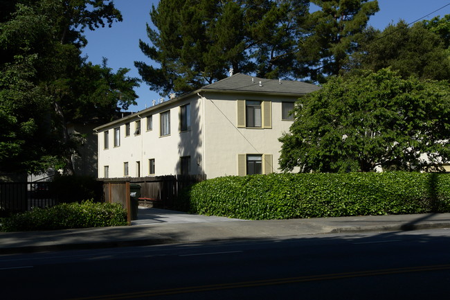 Laurel Oaks Apartments