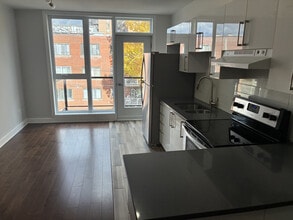 7070 Chem. de la Côte St Luc in Montréal, QC - Building Photo - Building Photo