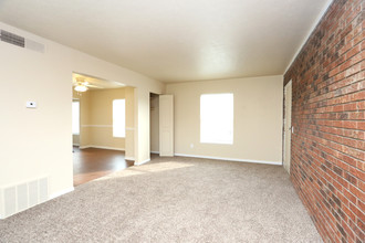 Bridgepoint Apartments in Jeffersonville, IN - Building Photo - Interior Photo