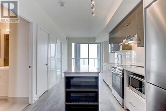 188 Fairview Mall Dr in Toronto, ON - Building Photo - Building Photo