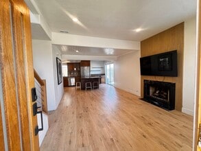 379 Monte Vista Ave in Costa Mesa, CA - Building Photo - Building Photo
