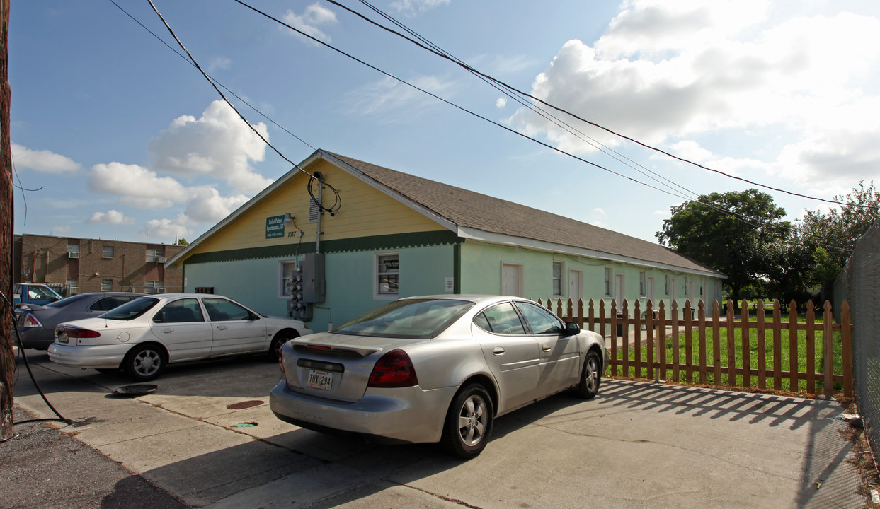 1027 Pailet Ave in Harvey, LA - Foto de edificio