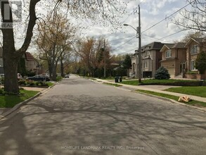 363 Hillcrest Ave in Toronto, ON - Building Photo - Building Photo