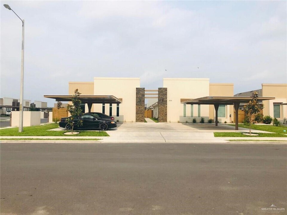 1415 Deer Hls in Edinburg, TX - Building Photo