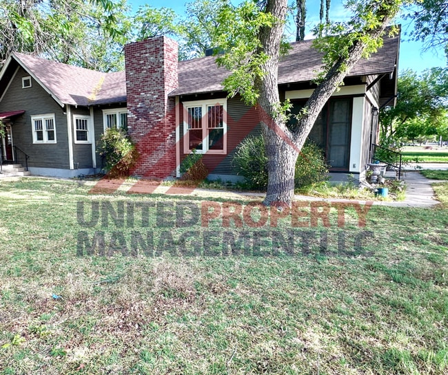 207 N Alameda St in Carlsbad, NM - Building Photo - Building Photo