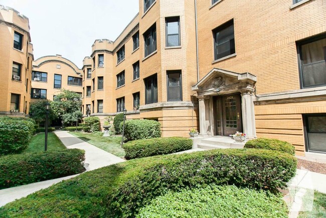 property at 2418 N Sawyer Ave