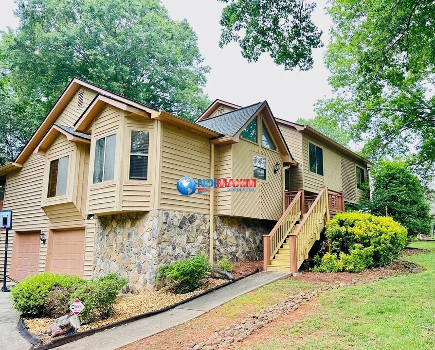 3946 Carriage Gate Dr in Duluth, GA - Building Photo