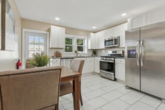 39 W Front St in Bridgeport, PA - Building Photo - Building Photo