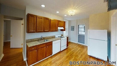 224 Hanover St in Boston, MA - Building Photo - Building Photo