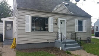 33 Tussing Ln in Tonawanda, NY - Building Photo