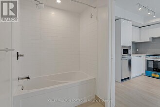 501 Yonge St in Toronto, ON - Building Photo - Building Photo