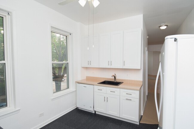 3625 W Wrightwood Ave, Unit M04H in Chicago, IL - Building Photo - Building Photo