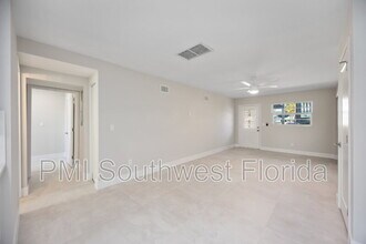 5039 N Beach Rd in Englewood, FL - Building Photo - Building Photo