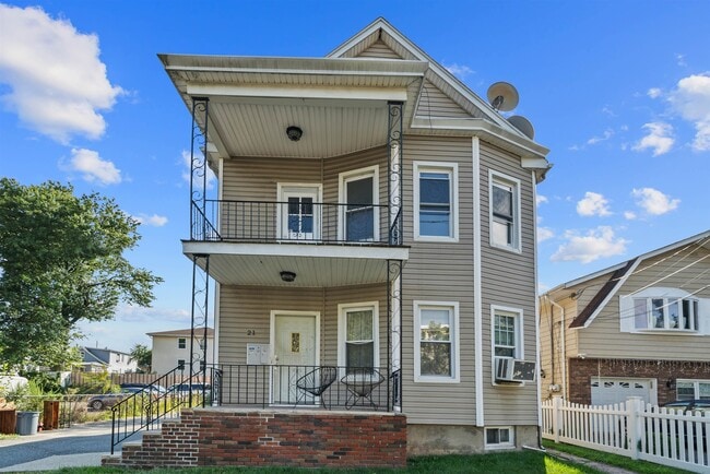property at 21 Walnut St