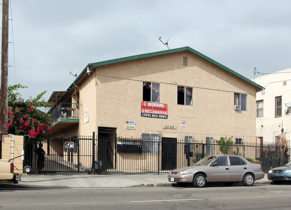 4265 S Hoover St in Los Angeles, CA - Building Photo