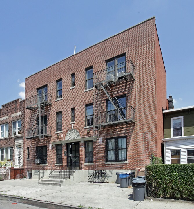 175 Lott St in Brooklyn, NY - Building Photo