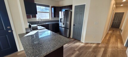 1416 W Lakeside Dr in Moses Lake, WA - Building Photo - Building Photo