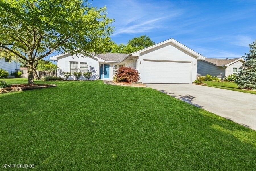 304 Islington Ln in Schaumburg, IL - Building Photo