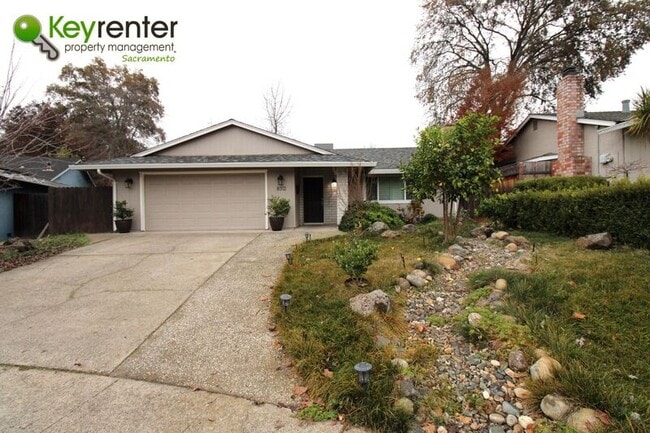 8312 Camelback Ct in Orangevale, CA - Foto de edificio - Building Photo