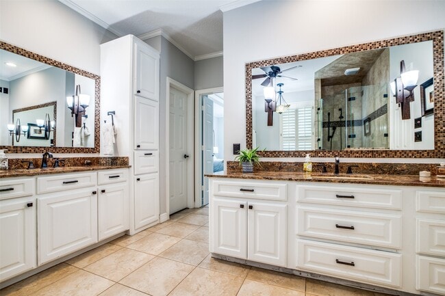 property at 7 Deer Lake Ct