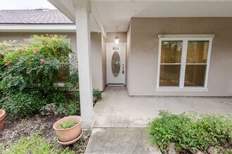 605 Burleson St in San Marcos, TX - Foto de edificio - Building Photo