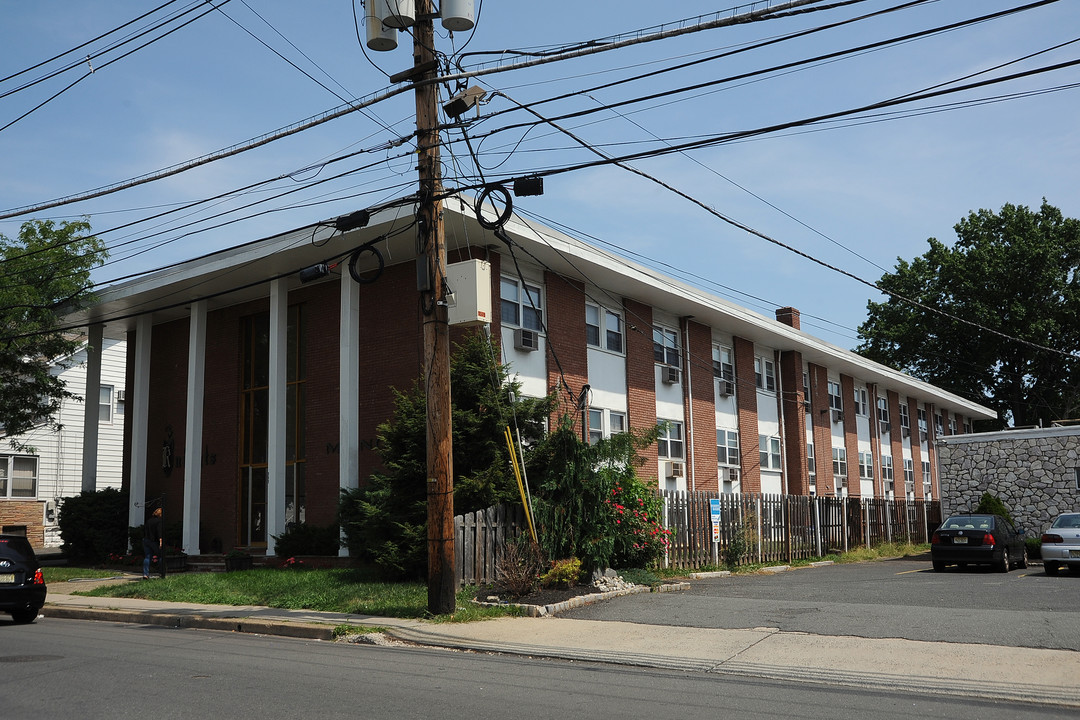 Knight's Manor in Roselle Park, NJ - Building Photo