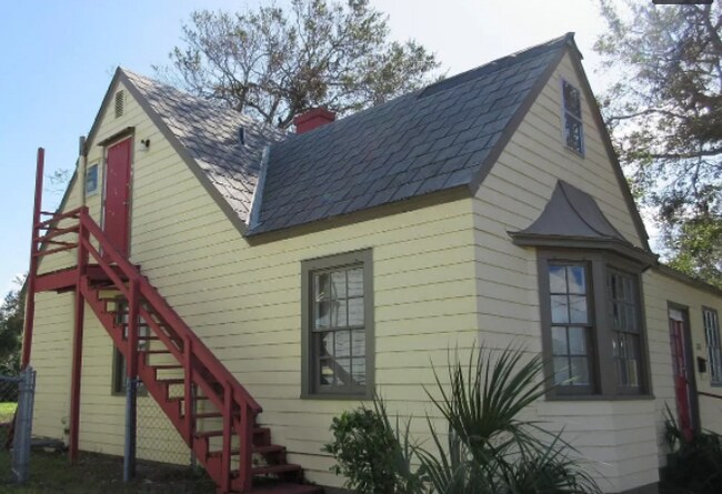 320 N Peninsula Dr in Daytona Beach, FL - Building Photo - Building Photo