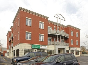 7742 W Higgins Rd in Chicago, IL - Building Photo - Building Photo