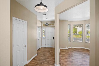 9706 Coyote Creek Dr in Houston, TX - Building Photo - Building Photo