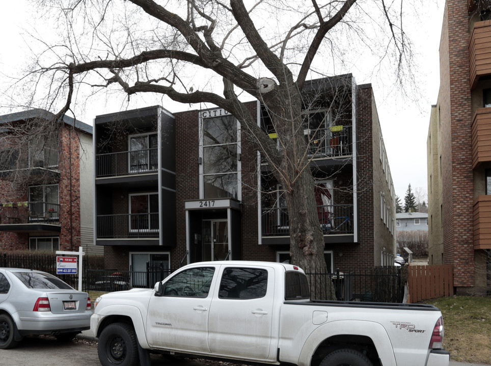 2417 17th St SW in Calgary, AB - Building Photo