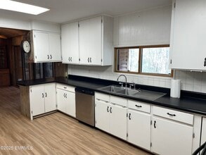 8613 Pine Springs Rd in Meridian, MS - Building Photo - Building Photo