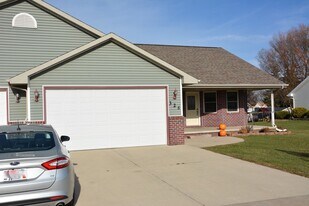 325 Cordy Lane in Hortonville, WI - Building Photo