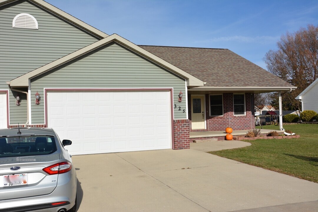 325 Cordy Lane in Hortonville, WI - Building Photo
