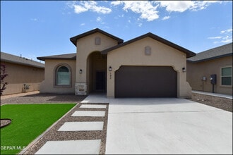 142 Ruth Trl in Santa Teresa, NM - Building Photo - Building Photo