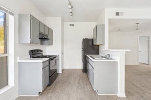 Huntington Meadows in Austin, TX - Building Photo