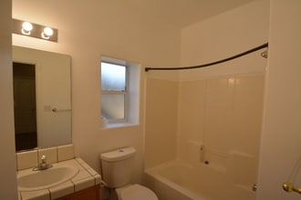 408 Brite Meadow Ct in Bakersfield, CA - Building Photo - Building Photo