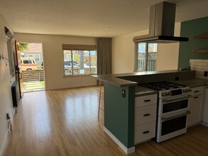 125 Anchorage Ave in Santa Cruz, CA - Building Photo - Building Photo
