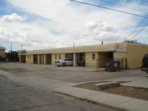 916 S Hills St in El Paso, TX - Building Photo - Building Photo