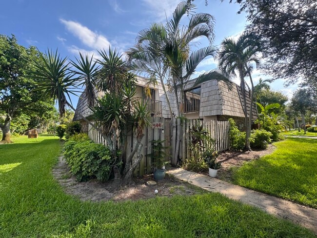 property at 1544 Forest Lakes Cir