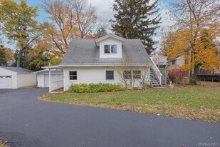 17 Old Lake Rd in Congers, NY - Building Photo