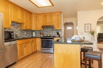 712 Magnolia Ct in Fairfield, CA - Foto de edificio - Building Photo