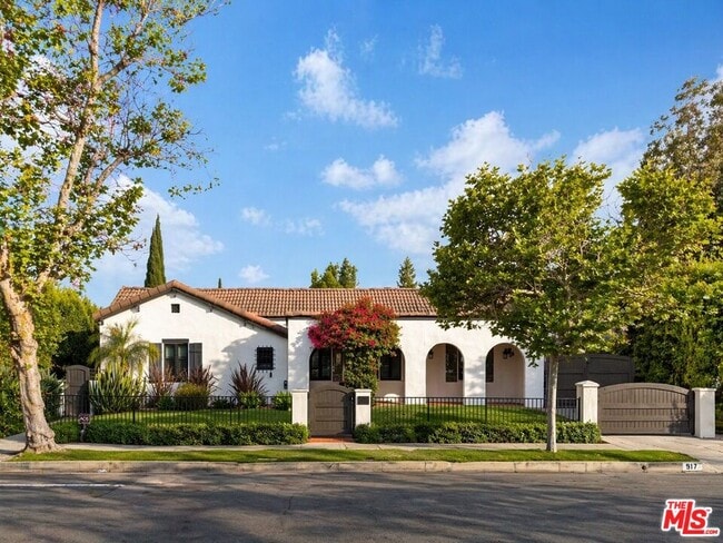 property at 917 S Ridgeley Dr