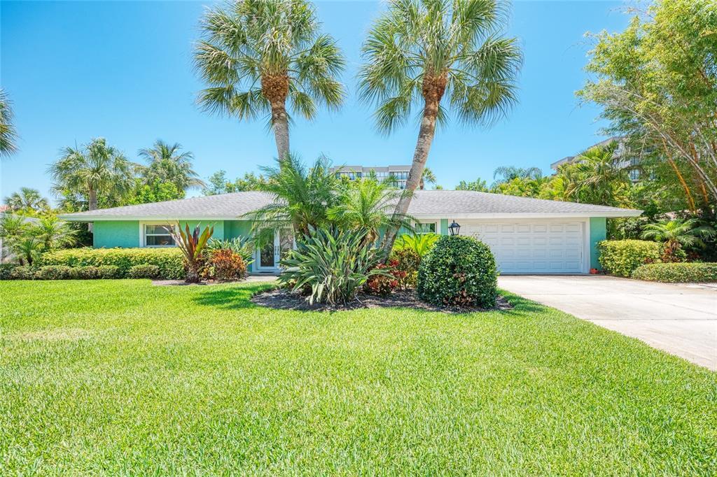 5640 Cape Leyte Dr in Siesta Key, FL - Foto de edificio