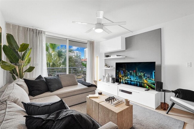 1605 Bay Rd in Miami Beach, FL - Building Photo - Building Photo