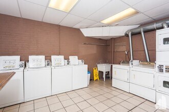 566 W Arlington Pl in Chicago, IL - Building Photo - Building Photo