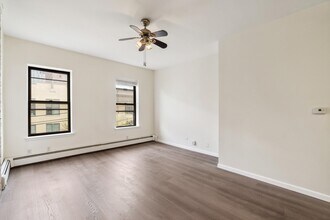 133 Grand St in Jersey City, NJ - Building Photo - Building Photo