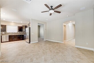 10624 Agate Knoll Ln in Las Vegas, NV - Building Photo - Building Photo