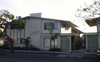 1321-& 1323 E Balboa Blvd in Newport Beach, CA - Foto de edificio - Building Photo