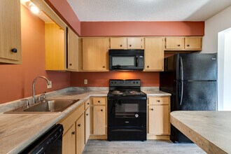 Woodside Village in Rockwood, MI - Foto de edificio - Interior Photo