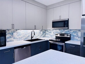 12975 SW 28th Ct in Miramar, FL - Foto de edificio - Building Photo